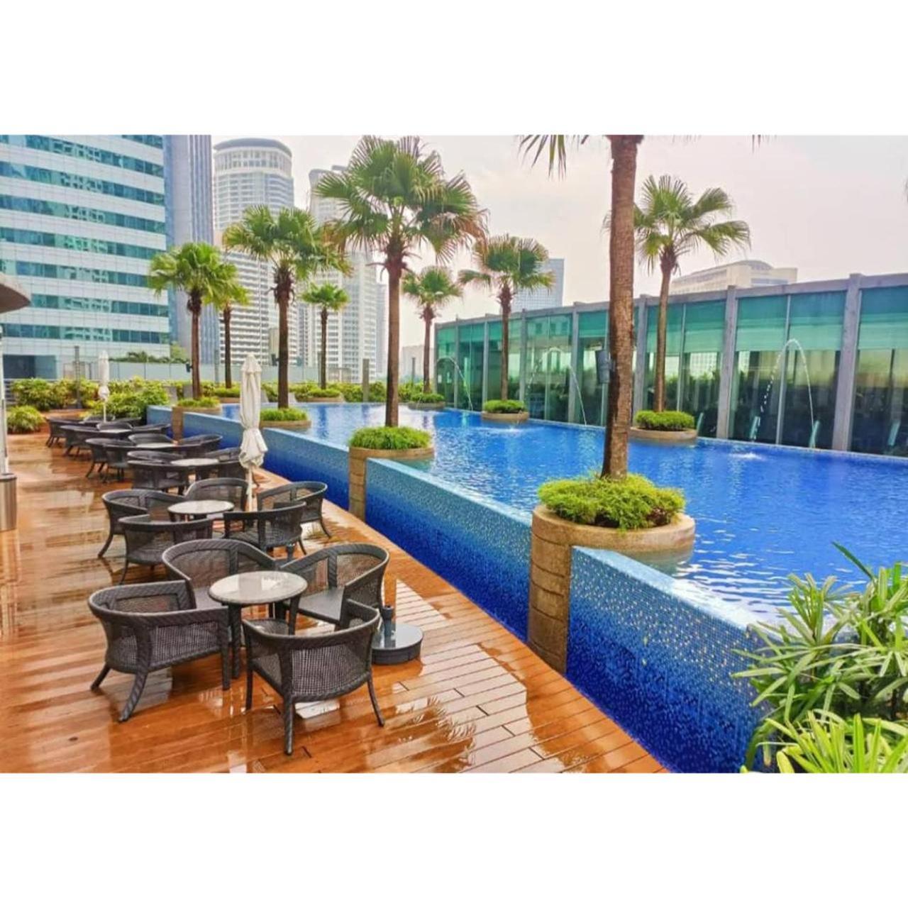 Soho Suites Klcc By Comfort Suites Kuala Lumpur Exterior photo